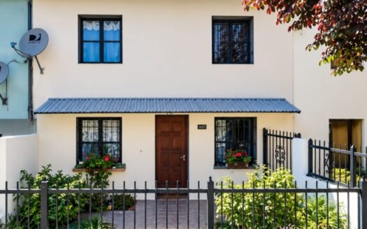 Casa de 2 plantas con patio – Barrio Sudelco, Esquel