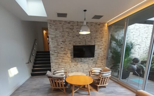 Monoambiente con balcón y cochera – Av. San Juan 800, San Telmo